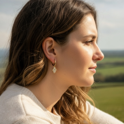 Forgyldte Creoler med Hamsahnd og Rhinsten  Beskyttelsens Energi