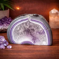 Lilla agat lysestage � unik fyrfadsstage i krystal med ro &amp; dybde