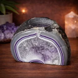 Lilla agat lysestage � unik fyrfadsstage i krystal med ro &amp; dybde