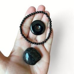 Gavest i sort onyx for beskyttelse m. krystalarmbnd, lommesten og donaut vedhng