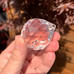 Facetslebet regnbuekrystal i glas 4 cm  feng shui solfanger til vindue