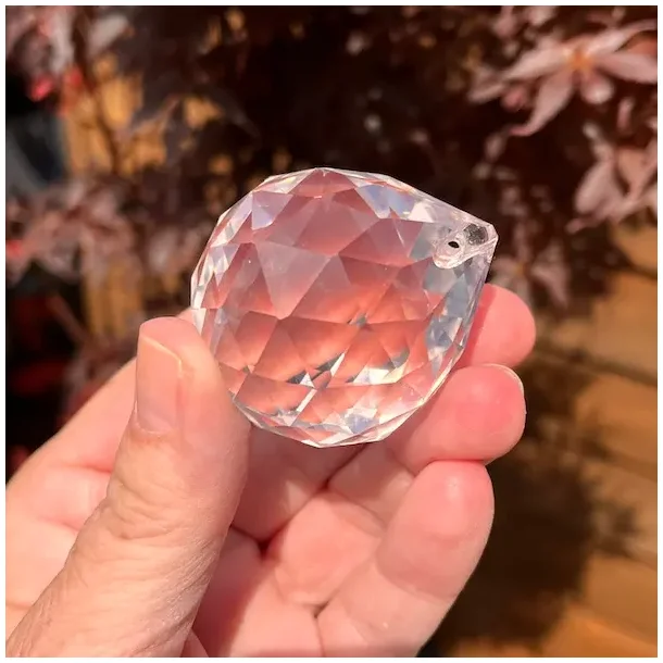 Facetslebet regnbuekrystal i glas 4 cm  feng shui solfanger til vindue