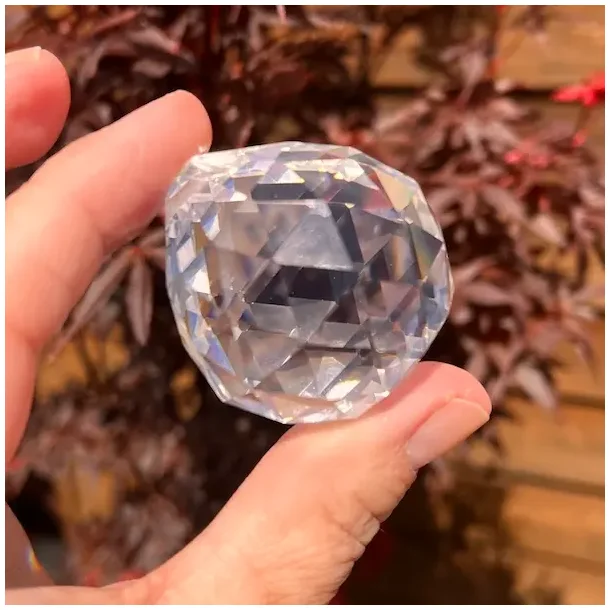 Facetslebet regnbuekrystal i glas 4 cm  feng shui solfanger til vindue