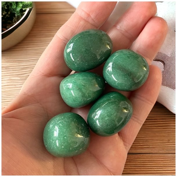 Grn aventurin ovale lommesten,  Ml imellem 3 - 4 cm