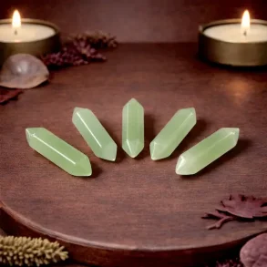 Gr�n aventurin dobbelttermineret 3 x 1 cm � balance, held og hjertechakra