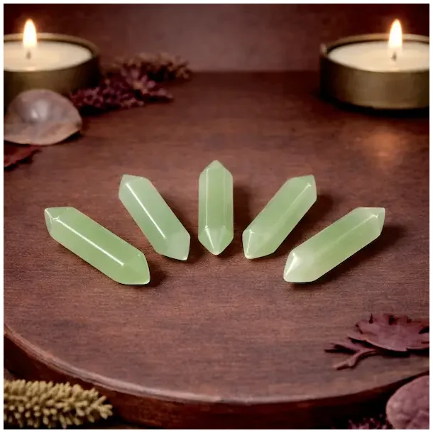 Gr�n aventurin dobbelttermineret 3 x 1 cm � balance, held og hjertechakra