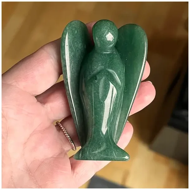 Gr�n aventurin engel 7,5 cm i ekstra fin kvalitet � one of a kind krystalengel