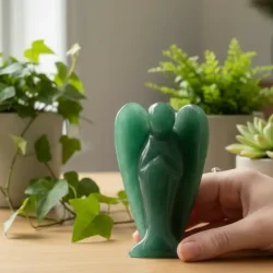 Gr�n aventurin engel 7,5 cm i ekstra fin kvalitet � one of a kind krystalengel