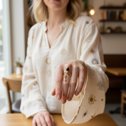 Guldslangering med sort onyx � eksklusivt statement-smykke