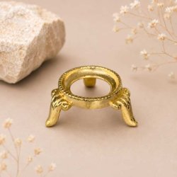 Guldfarvet kuglestander i metal til krystalkugler med en diameter p� 3-6 cm.