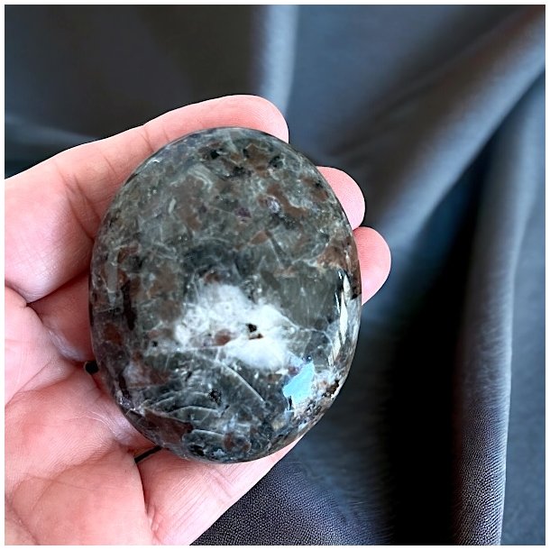 Yooperlite hndsten UNIKA | fluorescerende | Ml 6 x 5 cm