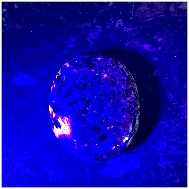 Yooperlite h�ndsten UNIKA | fluorescerende | M�l 6 x 5 cm