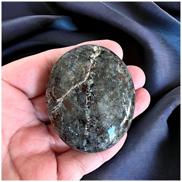 Yooperlite hndsten UNIKA  | fluorescerende | Ml 5,7 x 4,8 cm