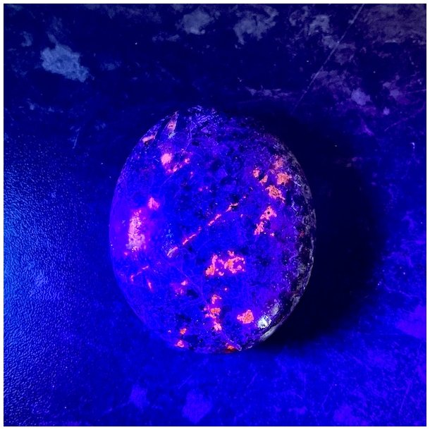 Yooperlite h�ndsten UNIKA  | fluorescerende | M�l 5,7 x 4,8 cm