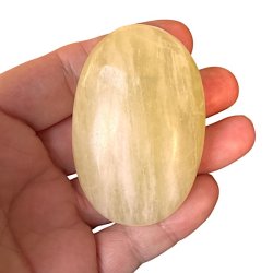 Lemon Calcit Hndsten  6 x 4 x 2,5 cm i Smuk Gulgrn Nuance