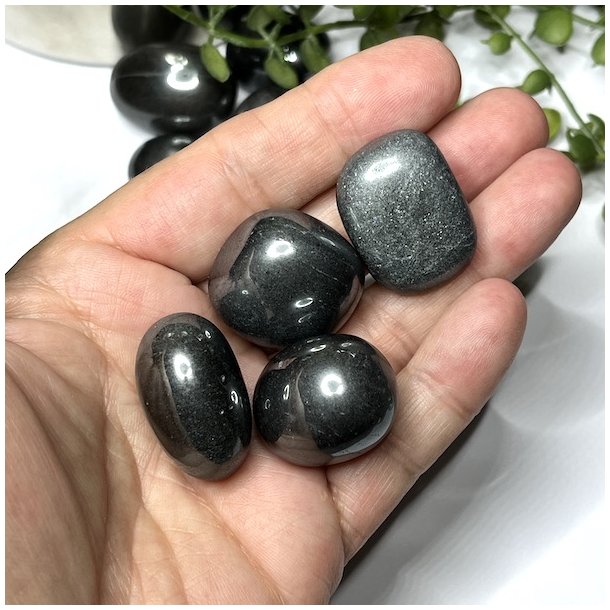 Hmatit | lommesten | ovale | Ml 2,5 - 3 cm