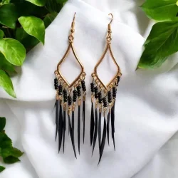 Smukke hndlavede spirituelle boheme reringe med gte sorte fjer og perler, ml 10 cm