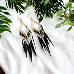 Smukke hndlavede spirituelle boheme reringe med gte sorte fjer og perler, ml 10 cm