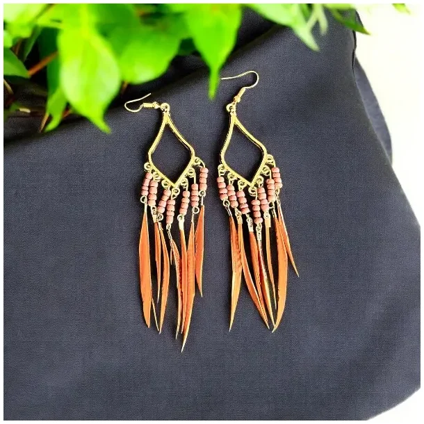 Smukke hndlavede spirituelle boheme reringe med gte fjer og perler, ml 10 cm