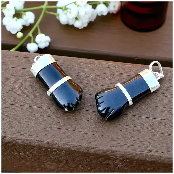 Hndlavet Higa vedhng i sort Turmalin 3,2 x 1,7 cm  beskyttende smykke