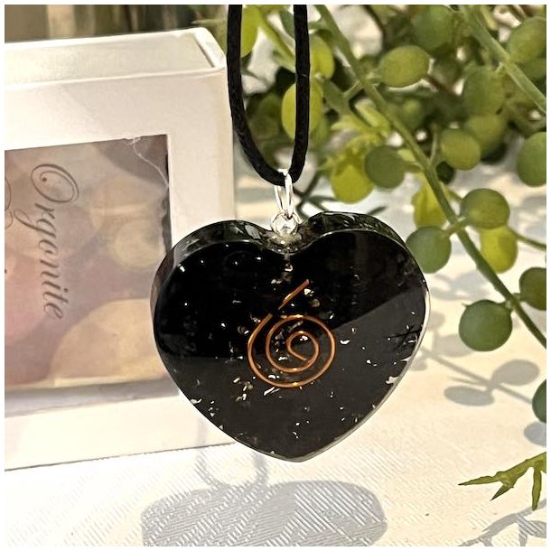 Orgonit hjerte vedhng m. shungit