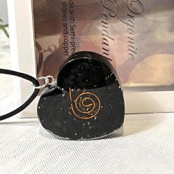 Orgonit hjerte vedhng m. shungit