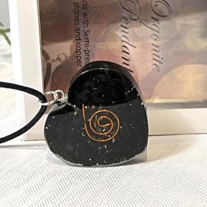 Orgonit hjerte vedhng m. shungit