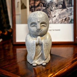 Naturskn Jizo figur 15 cm