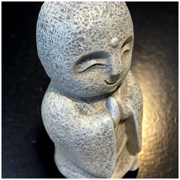Naturskn Jizo figur 15 cm