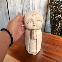 Naturskn Jizo figur 21 cm