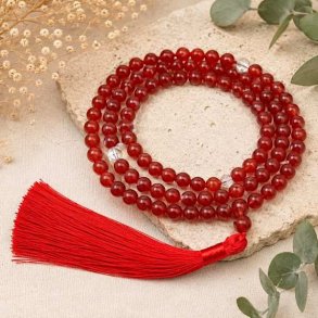 Karneol mala med 108 perler og r�d kvast