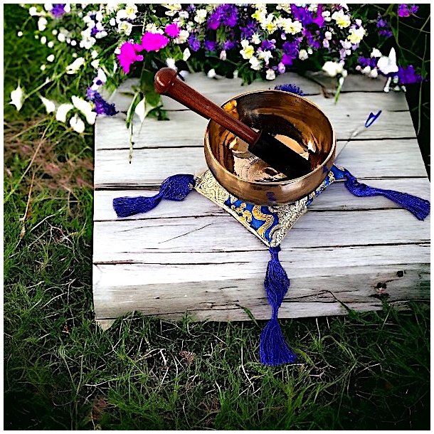 Klangsk�lspude med blomsterbroderi