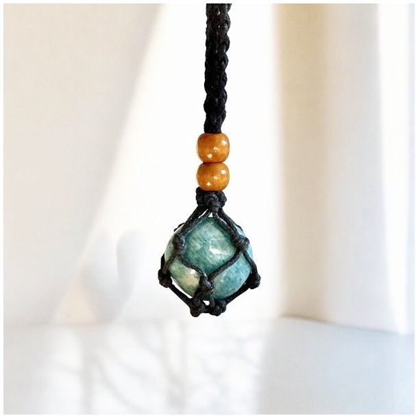 Sort knyttet snre med net til sten og krystaller, Ml 80 x 3 cm