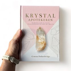 Krystal Apotekeren af Gemma Petherbridge 192 s. | Ml 16 x 21,5 cm