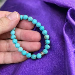 Krystal armbnd | bl Howlit | Brn | 6 mm perler | Ml 14 - 15 cm