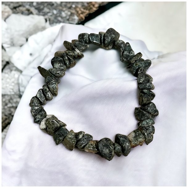 Krystal armb�nd | preseli bluestone | 6 - 7 mm. stenchips | M�l 16 - 18 cm