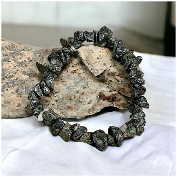 Krystal armb�nd | preseli bluestone | 6 - 7 mm. stenchips | M�l 16 - 18 cm