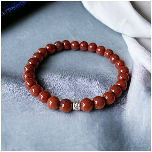 Krystal armbnd i rd jaspis m. 6 mm perler | Ml 16 - 17 cm
