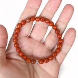 Krystal armbnd i rd jaspis m. 6 mm perler | Ml 16 - 17 cm