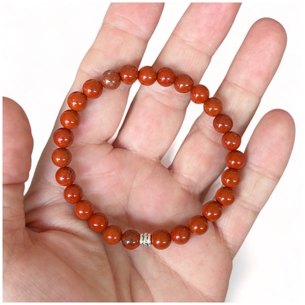 Krystal armbnd i rd jaspis m. 6 mm perler | Ml 16 - 17 cm