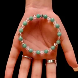 Eksklusivt krystalarmb�nd med Amazonit og Bjergkrystal � 7 mm perler, ro og feminin styrke