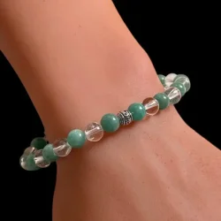 Eksklusivt krystalarmb�nd med Amazonit og Bjergkrystal � 7 mm perler, ro og feminin styrke