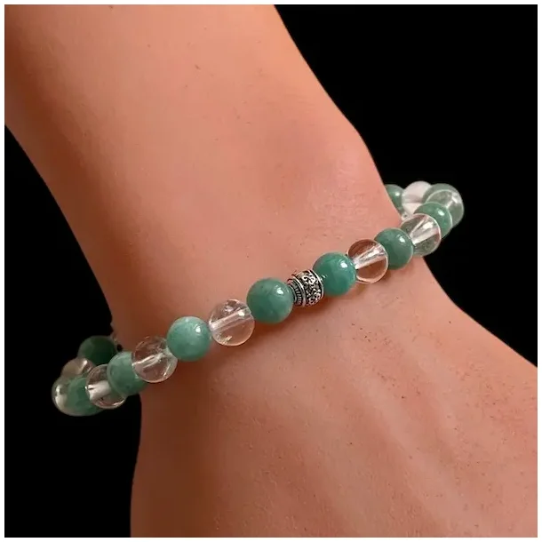 Eksklusivt krystalarmb�nd med Amazonit og Bjergkrystal � 7 mm perler, ro og feminin styrke