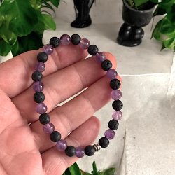Krystal armbnd m. Ametyst og lavasten | 6 mm stenperler | Ml 16 - 17 cm