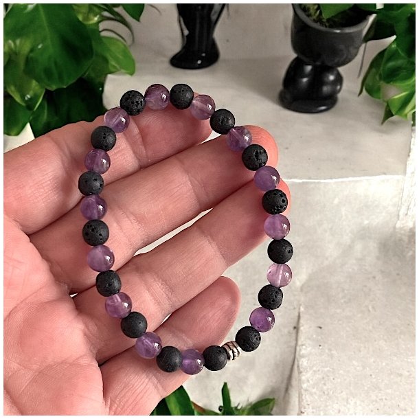 Krystal armbnd m. Ametyst og lavasten | 6 mm stenperler | Ml 16 - 17 cm