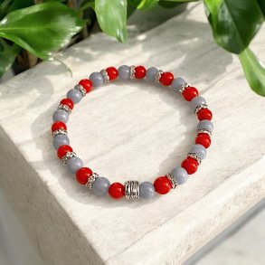 Beskyttet Lys � H�ndlavet krystal armb�nd i angelit og r�d koral (16,5�18 cm), 6 mm perler