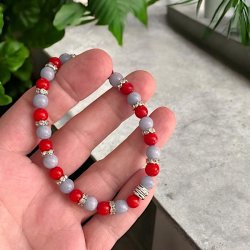 Beskyttet Lys � H�ndlavet krystal armb�nd i angelit og r�d koral (16,5�18 cm), 6 mm perler