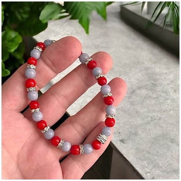 Beskyttet Lys  Hndlavet krystal armbnd i angelit og rd koral (16,518 cm), 6 mm perler