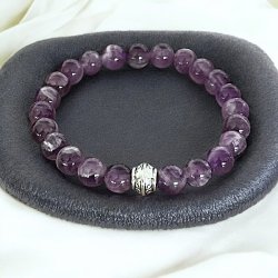 Krystal armbnd i Bnd Ametyst m. charm | 8 mm stenperler | Ml 16 - 18 cm