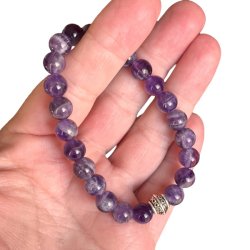 Krystal armbnd i Bnd Ametyst m. charm | 8 mm stenperler | Ml 16 - 18 cm